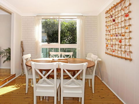 Hayes Beach House Jervis Bay Pet Friendly Award Winner Fireplace - Accommodation VIC 2