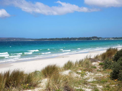 Hayes Beach House Jervis Bay Pet Friendly Award Winner Fireplace - Accommodation VIC 6