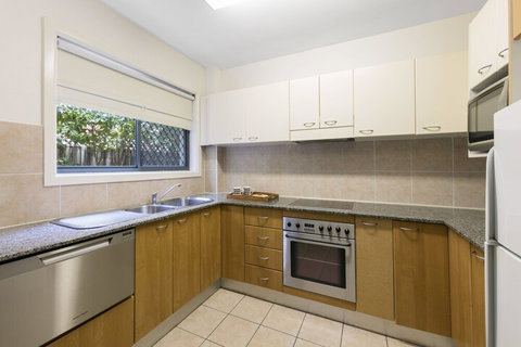 Waldorf Hornsby Residential Apartments - Accommodation VIC 3