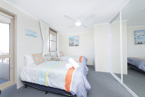 Beaches International - Accommodation VIC 3