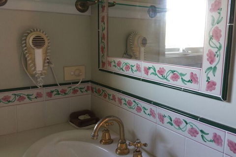 Casablanca Enchanted Cottage - Adults Only - Accommodation VIC 4