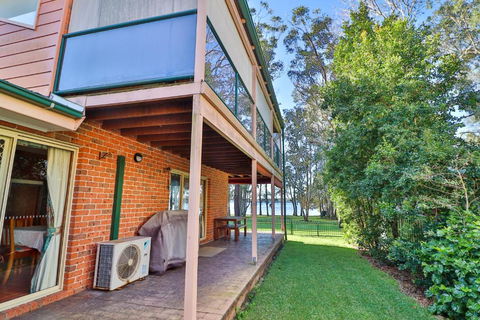Kingfisher LakeHouse - Accommodation VIC 1