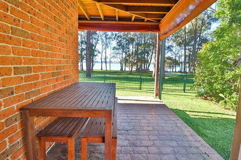 Kingfisher LakeHouse - Accommodation VIC 2