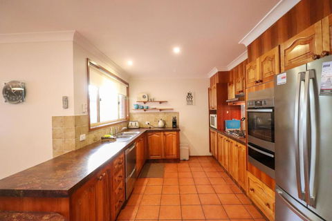 Kingfisher LakeHouse - Accommodation VIC 5