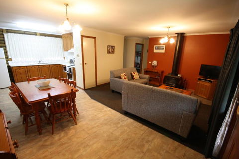 Halls Gap Log Cabins - Accommodation VIC 1