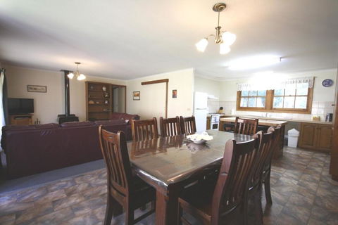 Halls Gap Log Cabins - Accommodation VIC 5