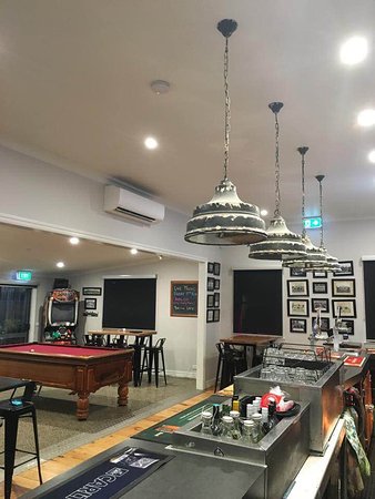 Hearn's Meredith Hotel - Accommodation VIC 0