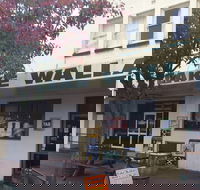 Lake Wallace Hotel - Accommodation VIC