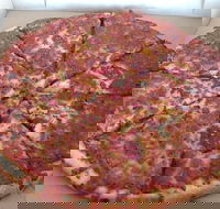 Julio's Pizza - Accommodation VIC