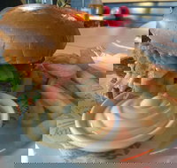 Newnham Hotel Restaurant - Accommodation VIC