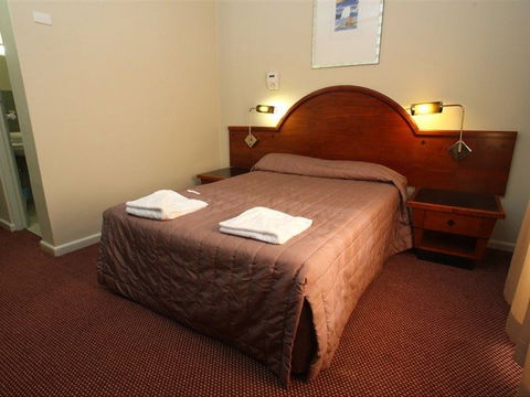 The Berkeley Hotel - Accommodation VIC 2