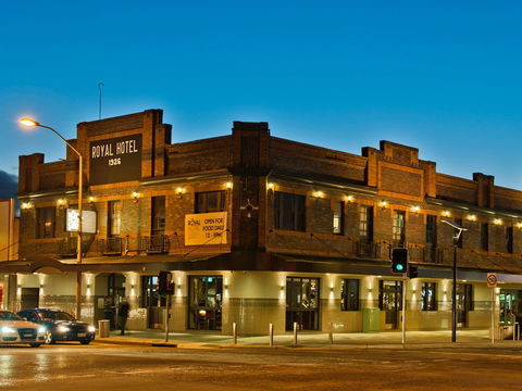 Royal Hotel Queanbeyan - Accommodation VIC 0