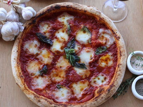 Arlo's Pizzeria - Accommodation VIC 5