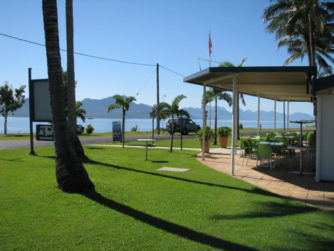 Cardwell Beachcomber Motel & Tourist Park - Accommodation VIC 0