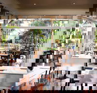 Poolside Restaurant - Accommodation VIC