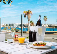 Tradewinds Bar and Restaurant - Accommodation VIC