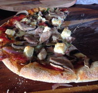 Frogs  Roses - Accommodation VIC