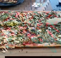 Crust Gourmet Pizza Bar Coolangatta - Accommodation VIC