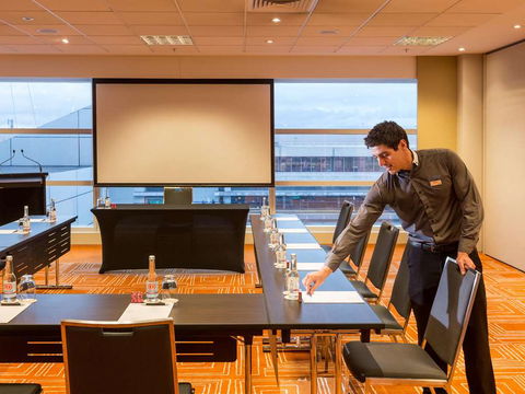 PARKROYAL Melbourne Airport - Accommodation VIC 9