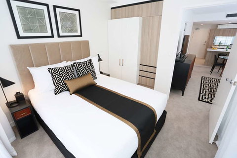 Alex Perry Hotel and Apartments - Accommodation VIC 5