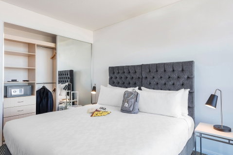 Meriton Suites Campbell Street - Accommodation VIC 6