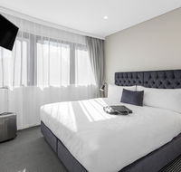 Meriton Suites Kent Street - Accommodation VIC