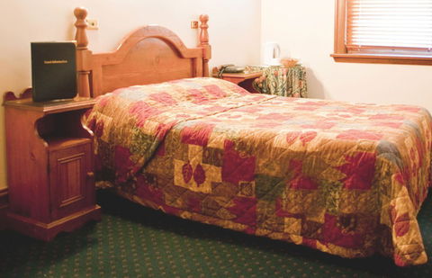 O'Malleys Hotel - Accommodation VIC 1