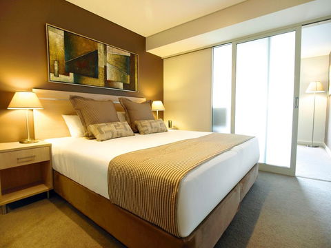 Oaks Embassy - Accommodation VIC 2