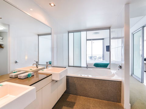 Grand Mercure Apartments Bargara - Accommodation VIC 6