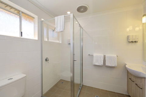 Smart Motels Bert Hinkler - Accommodation VIC 2