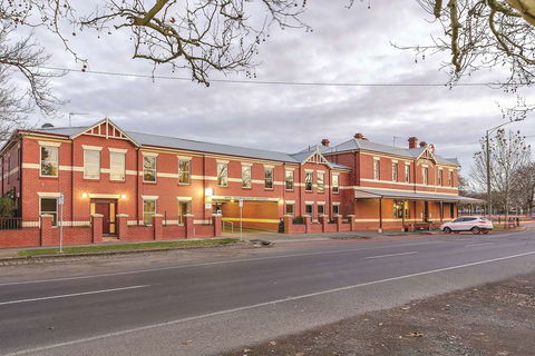 Lake Inn Ballarat - Accommodation VIC 1