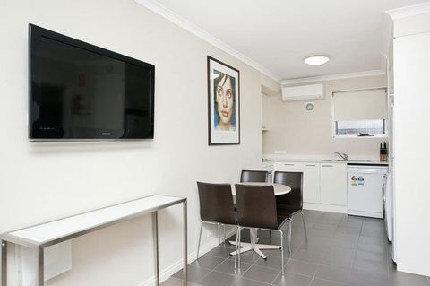 Forrest Hotel & Apartments - Accommodation VIC 2