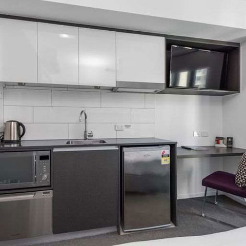 H On Mitchell Apartment Hotel - Accommodation VIC 1