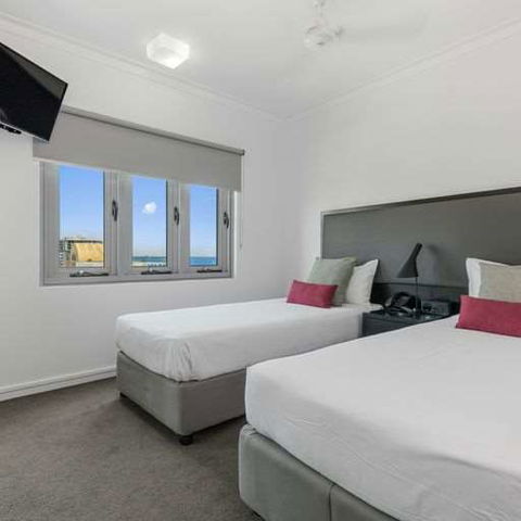 H On Mitchell Apartment Hotel - Accommodation VIC 4