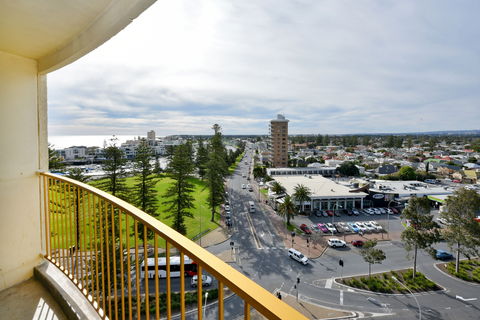 Atlantic Tower Motor Inn - Accommodation VIC 1