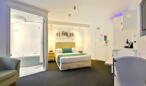 Atlantic Tower Motor Inn - Accommodation VIC 2