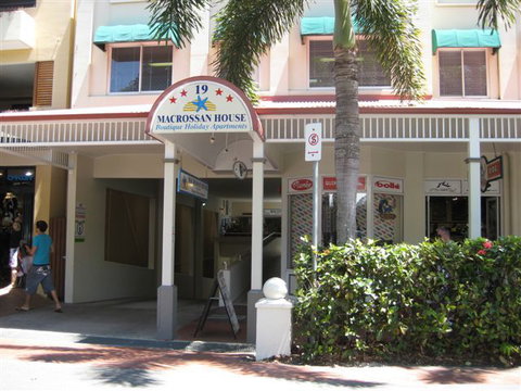 Macrossan House Boutique Holidays Apts - Accommodation VIC 1