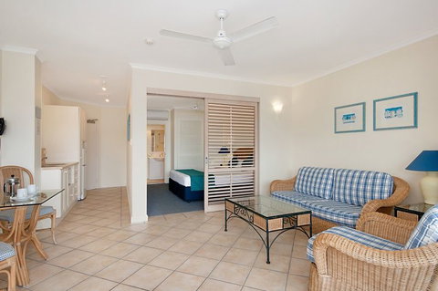 Macrossan House Boutique Holidays Apts - Accommodation VIC 2