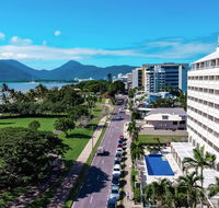 Holiday Inn Cairns Harbourside - Accommodation VIC