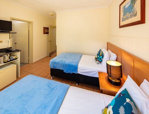 Cairns Queenscourt - Accommodation VIC 4