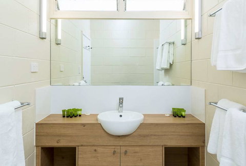 Nightcap at Edge Hill Tavern - Accommodation VIC 5