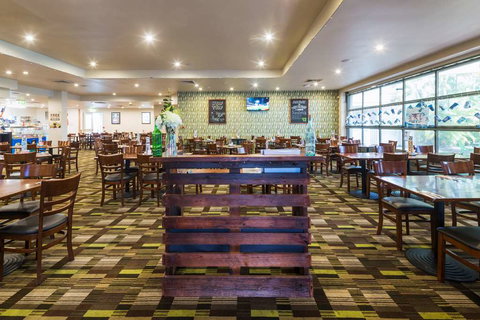 Nightcap at Edge Hill Tavern - Accommodation VIC 9