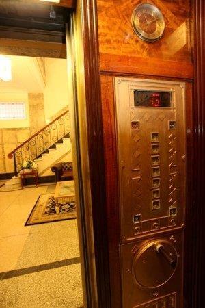 ULTIQA Rothbury Hotel - Accommodation VIC 1