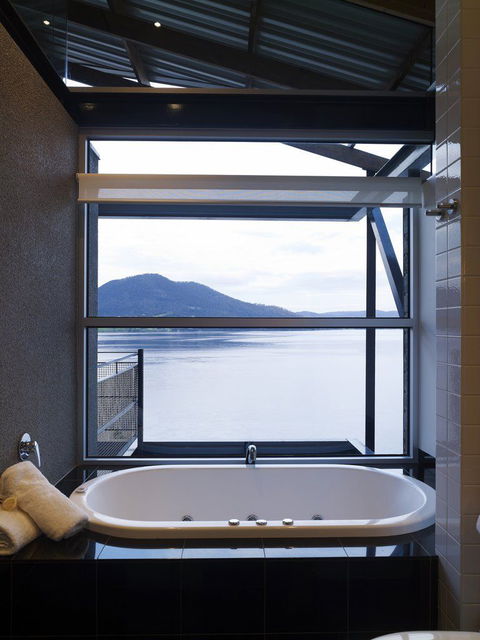 Mona Pavilions - Accommodation VIC 3