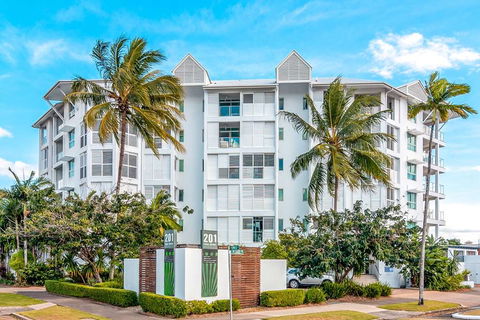 201 Lake Street - Cairns - Accommodation VIC 0