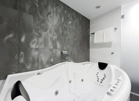 Avenue Hotel Canberra - Accommodation VIC 4
