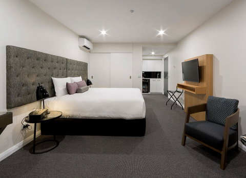 Avenue Hotel Canberra - Accommodation VIC 3