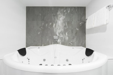 Avenue Hotel Canberra - Accommodation VIC 19