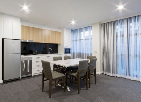 Avenue Hotel Canberra - Accommodation VIC 9