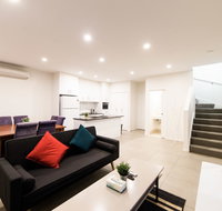 3BR Townhouse Double Garage walk to Lake Ginninderra - Accommodation VIC